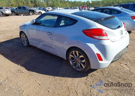 2015 Hyundai Veloster Re:flex z USA, uszkodzony, nr VIN KMHTC6AD8FU222307